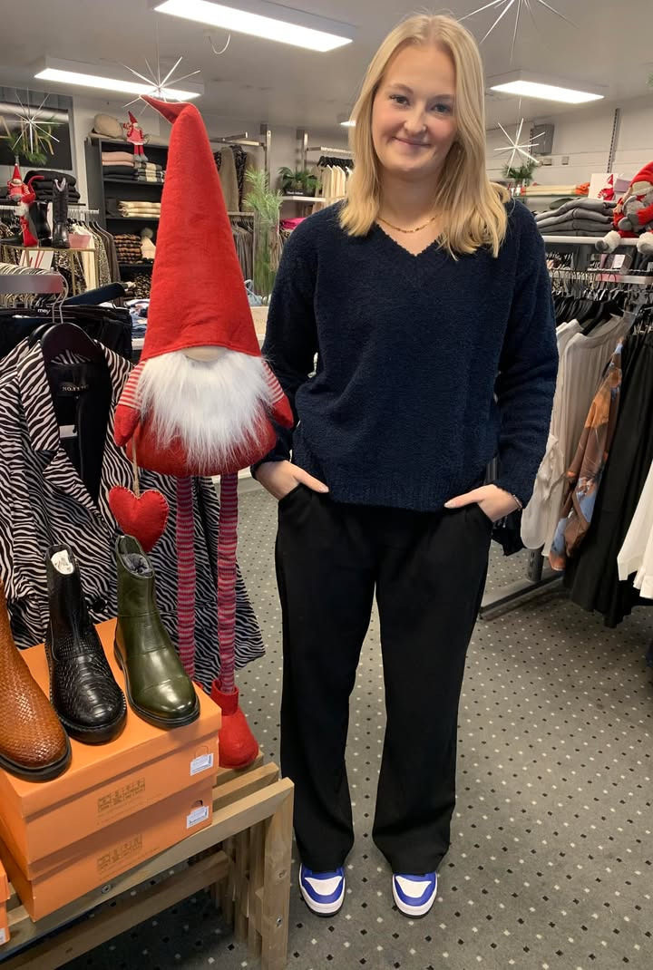 Rosengreen tilbyder marineblå strik til spotpris i dagens julekalenderlåge