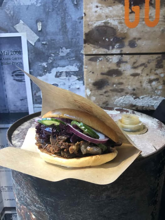 BackyardBurger introducerer Duckystyle Burger i begrænset tid