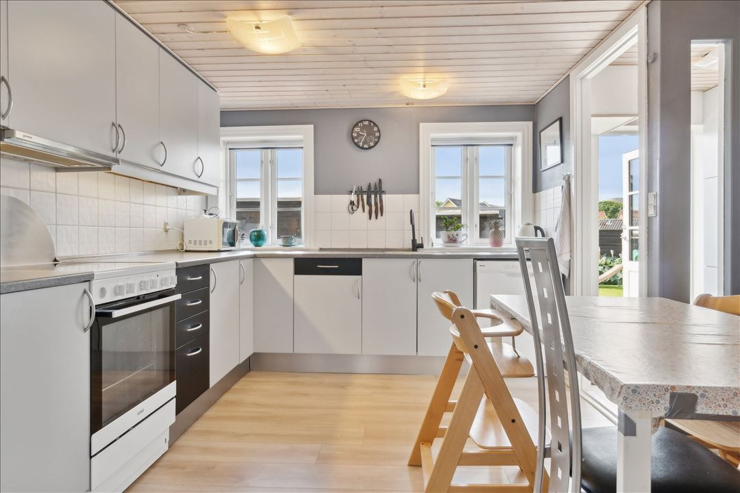 Til salg hos EDC Ejen­doms­grup­pen Struer: Hyggeligt moderniseret byhus med lukket have