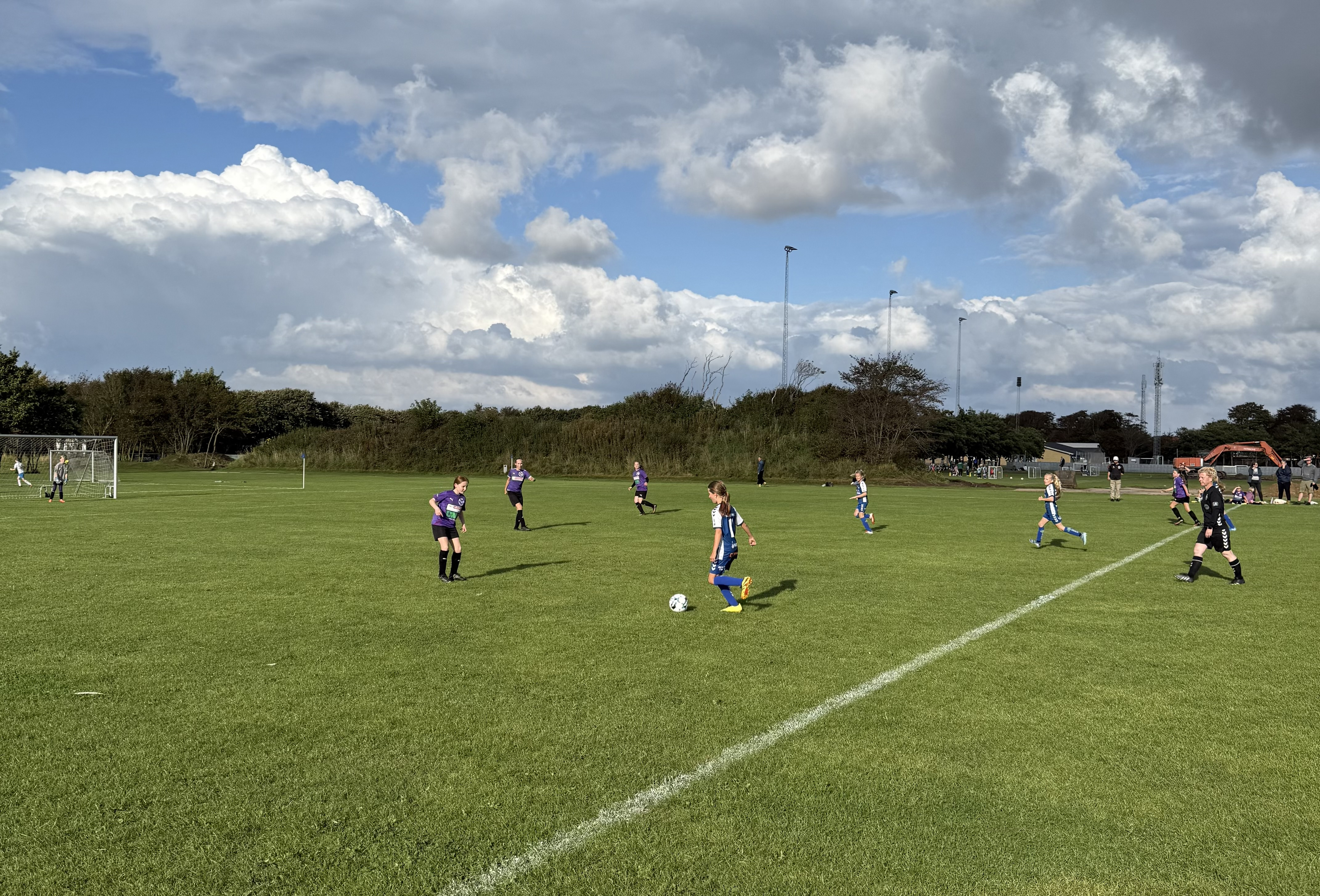 Laura på målorgie: Lemvig GF U12 Piger triumferer mod Linde B