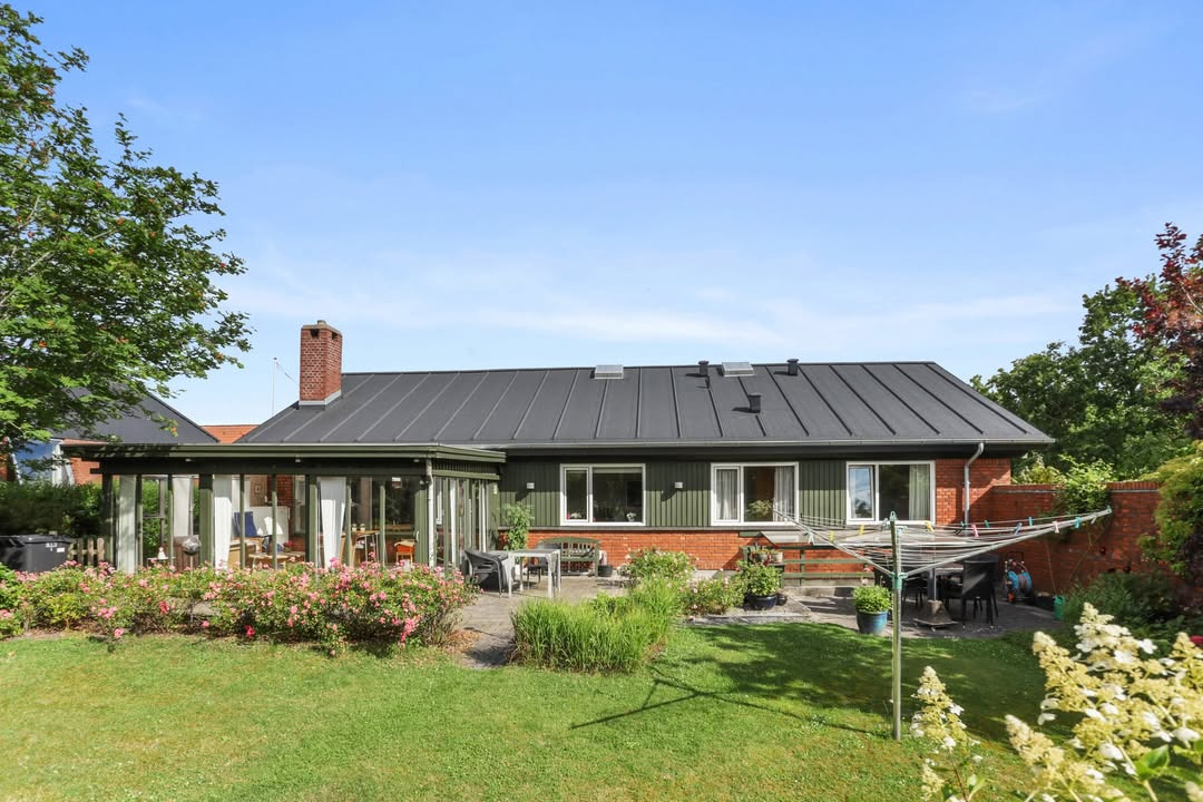 Mæglerhuset tilbyder velholdt villa i Nørresundby til ny pris