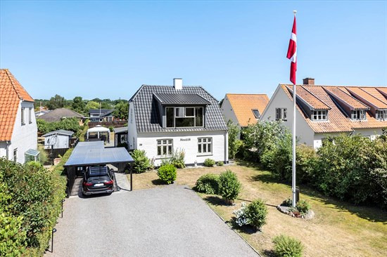 Strandvejen 39 og 2 andre boliger er kommet til salg denne uge i Rønne - se boligerne her.
