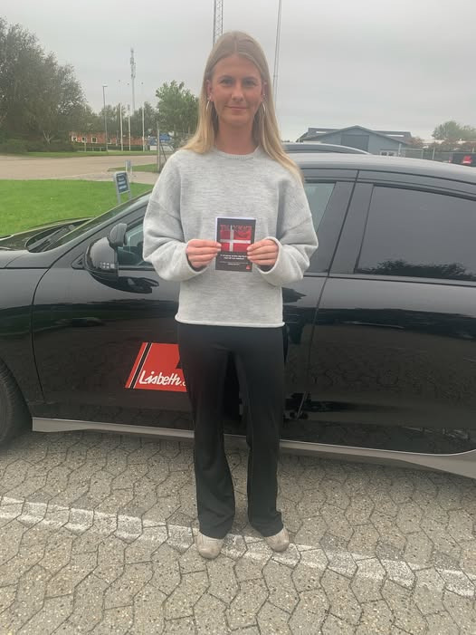 Lisbeths Køreskole ønsker Nanna tillykke med bestået køreprøve