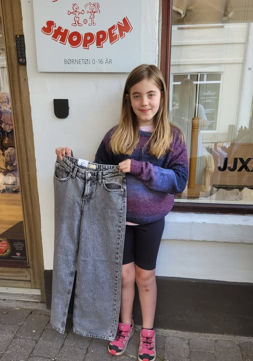 Børneshoppen Brønderslev ønsker Josefine tillykke som vinder af JJXX konkurrencen