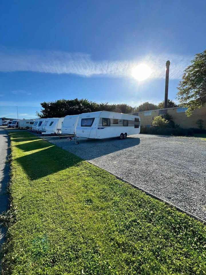Brønderslev Caravan & Trailer Center tilbyder stort udvalg af vogne til fastliggerlivet