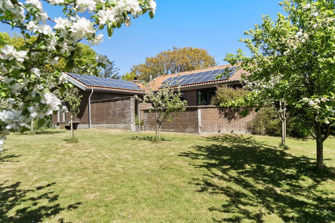 EDC Hurup Thy: Kraftigt nedsat ejendom med ridebane og skov til salg i Ydby