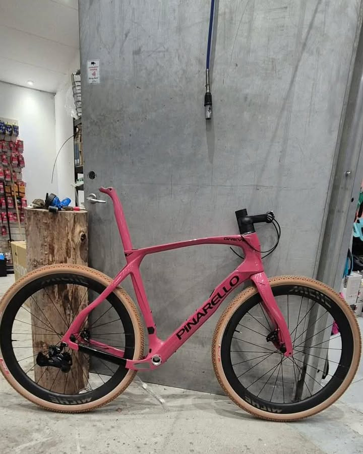 Sæby cykler: Skræddersyet Pinerello Grevil cykel i opbygning