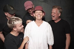 Festlig folkekøkken og danseaften med Grand Prix Orkestret