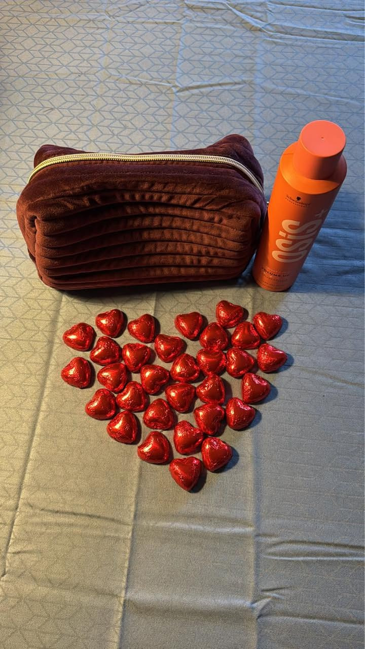 Combi Frisøren fejrer Valentinsdag med hjertechokolade og konkurrencevindere