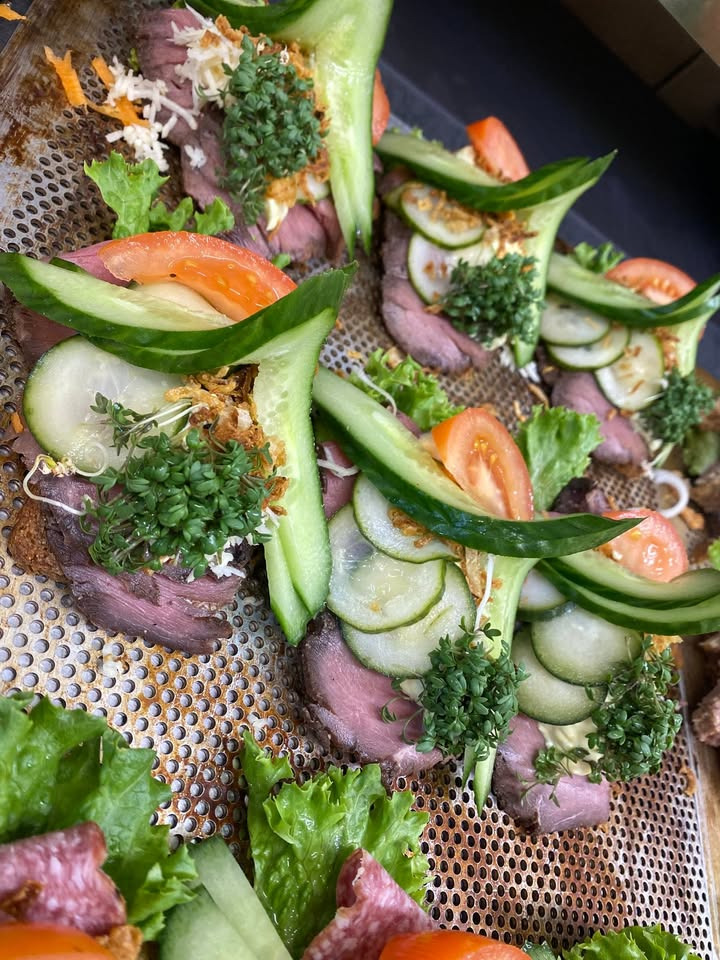 Havnens Fisk Øster Hurup præsenterer fredagstilbud på smørrebrød