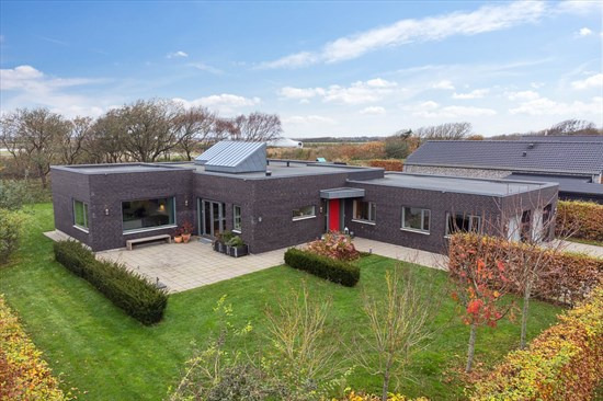 Amtmandens Allé 9 og 7 andre boliger er kommet til salg denne uge i Ringkøbing - se boligerne her.