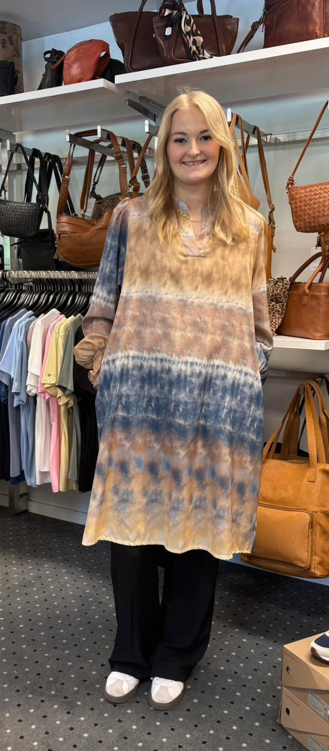 Rosengreen tilbyder smuk kjole fra Marta til halv pris i begrænset størrelse