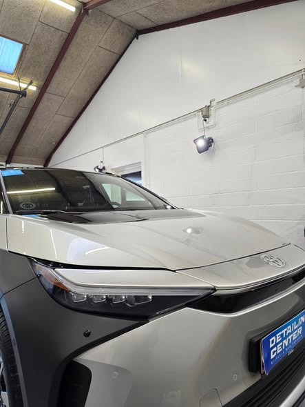 Detalering fra Detailing Center giver Toyota bZ4X en skinnende glans og nem vedligeholdelse