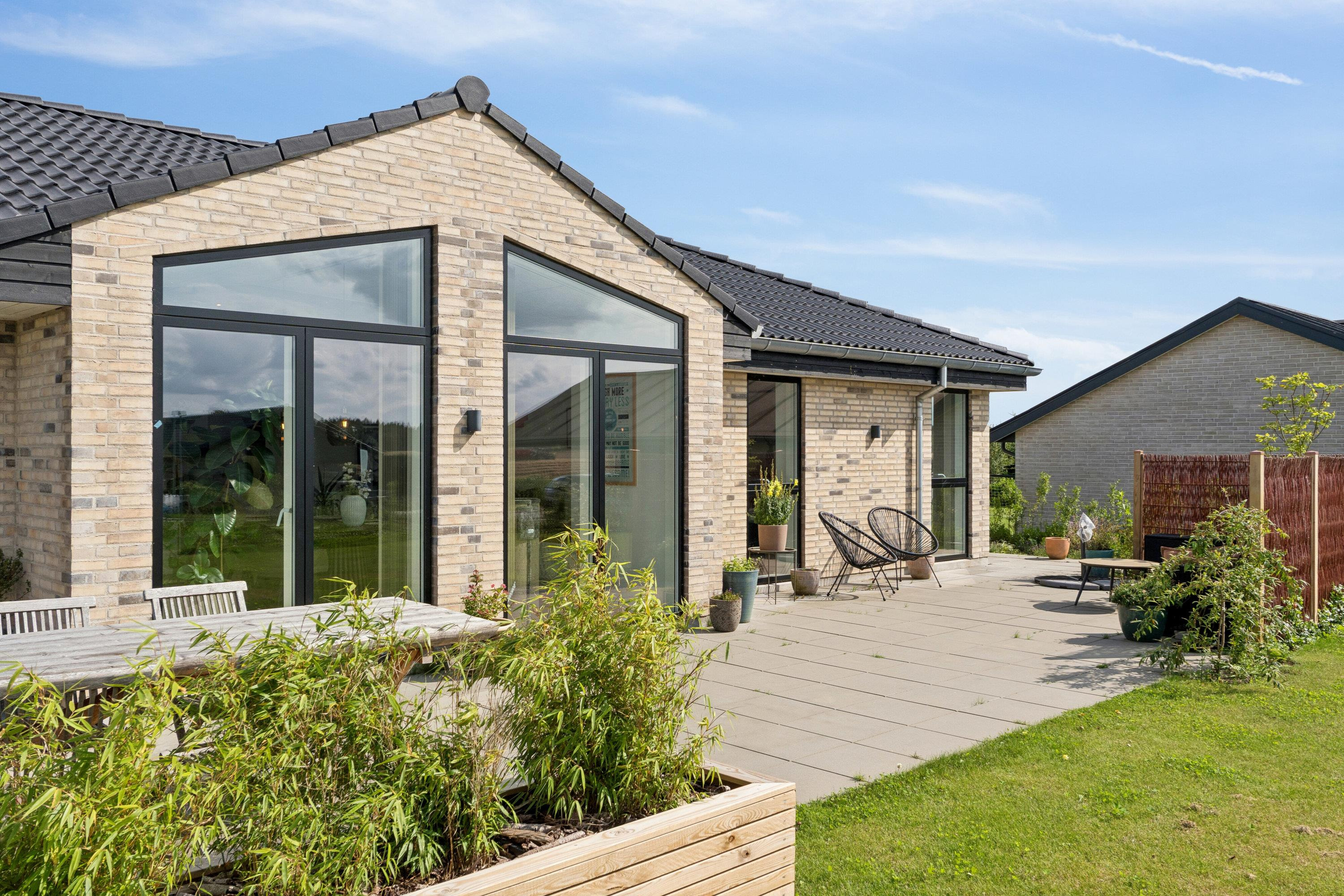 Velindrettet villa fra 2022 i børnevenlige omgivelser