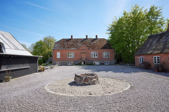 Elmosevej 51 og 2 andre boliger er kommet til salg denne uge i Beder - se boligerne her.