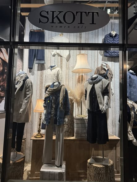 Skott Aalborg inviterer til forårsnyheder og festkjoler på søndagstur i byen