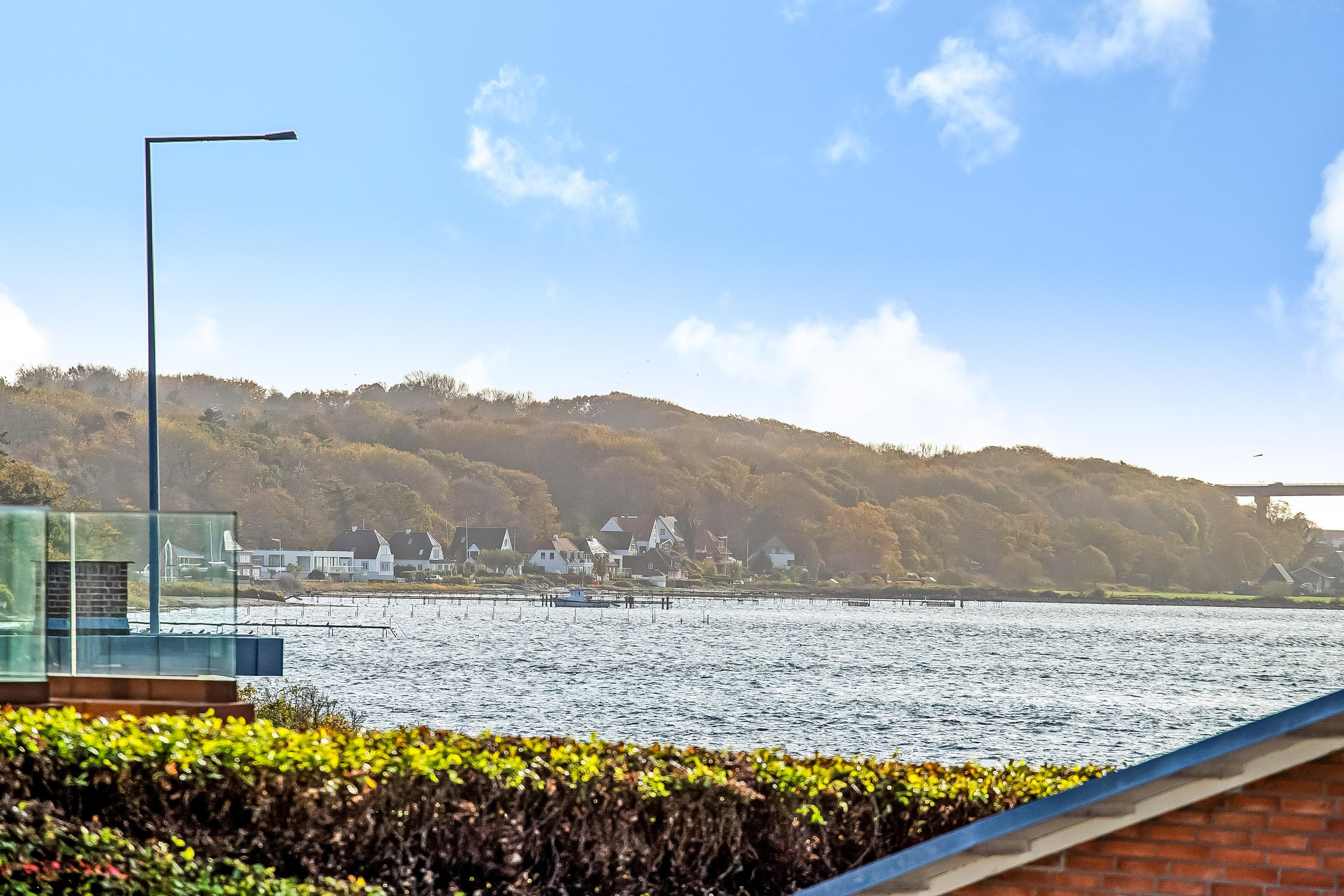 Unik ejerlejlighed med fantastisk udsigt til Lillebælt og rummelig kælder