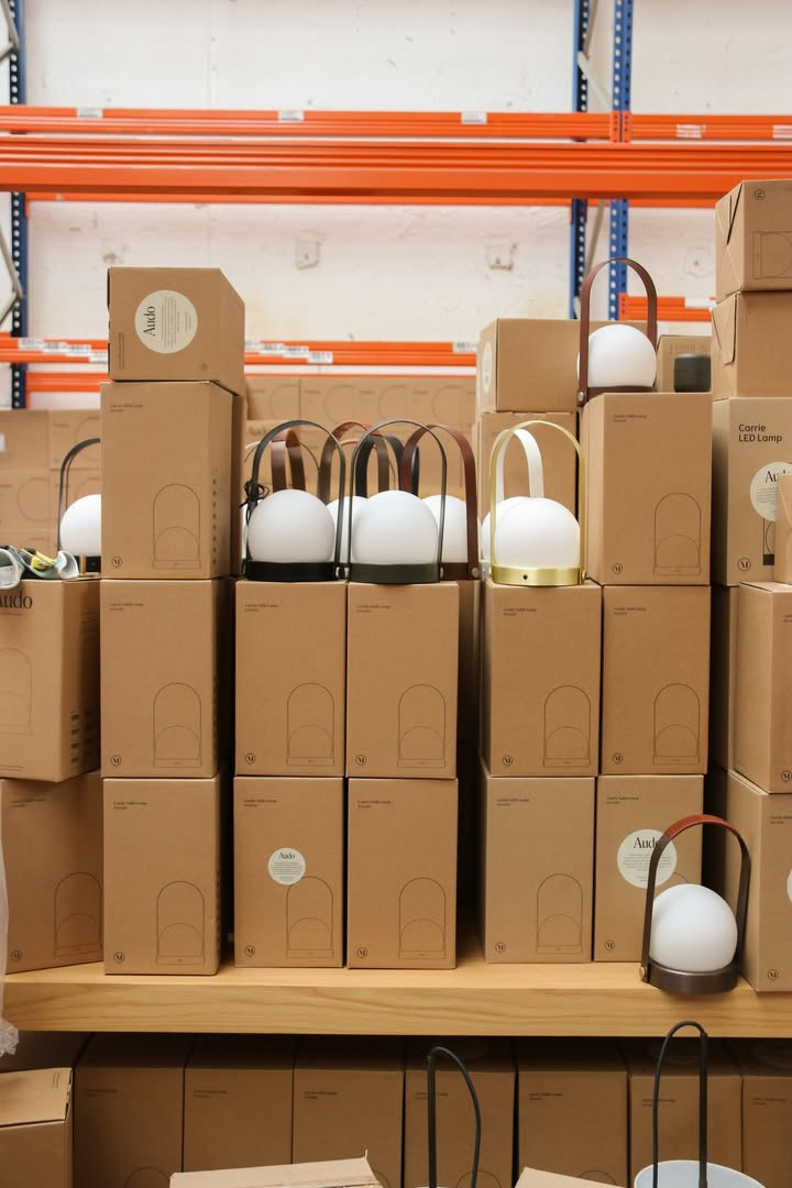 Audo Copenhagen lagersalg i Brøndby: Gør et designkup på møbler og lamper hos Lagersalg.com