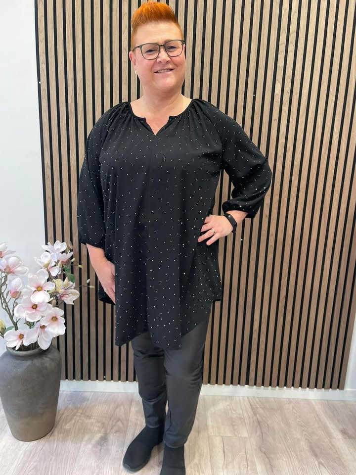 Only Curves præsenterer festklart sæt med tunika og skind-look leggings