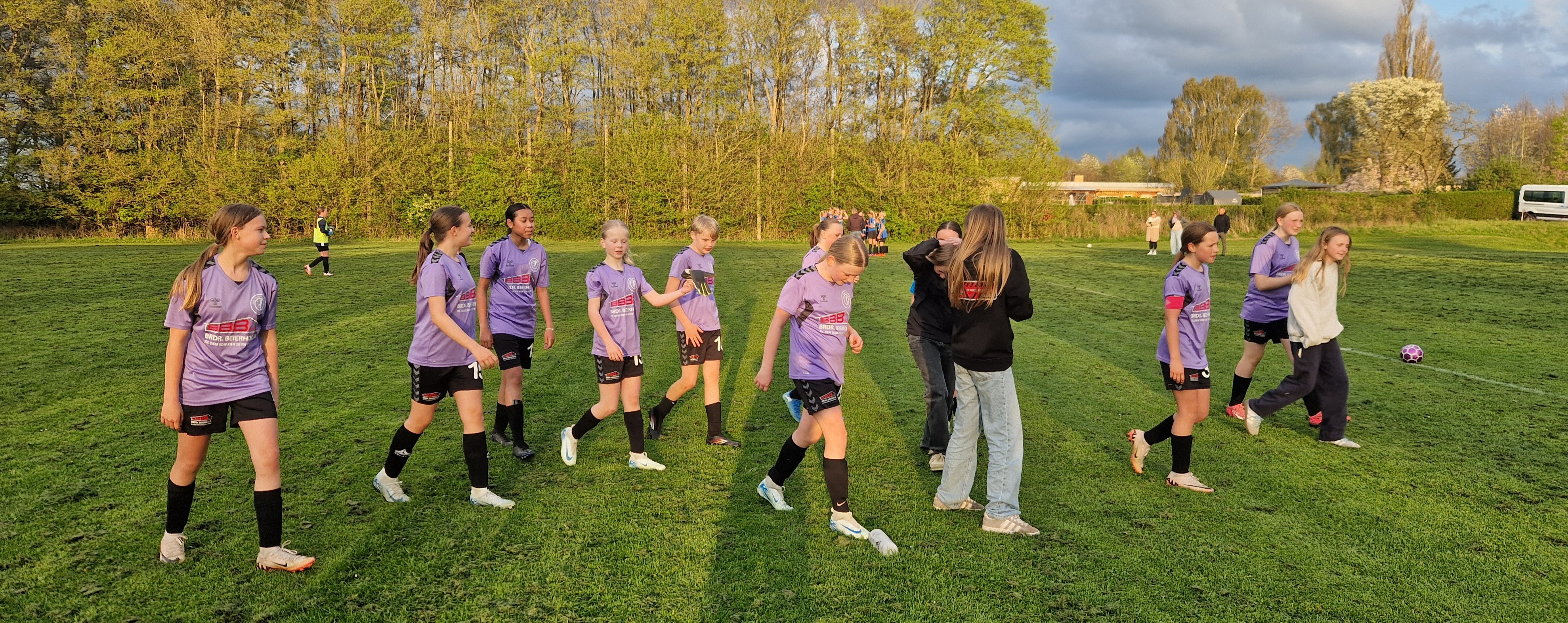 Faxe Haslev Pigefodbold U14 klar til udfordringer på den store bane i ny sæson