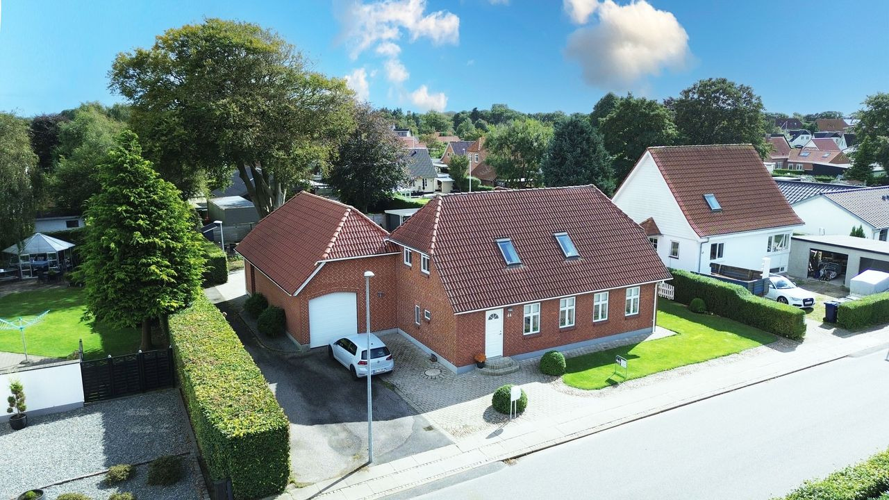RealMæglerne Esbjerg præsenterer familievilla på Elmegade 44