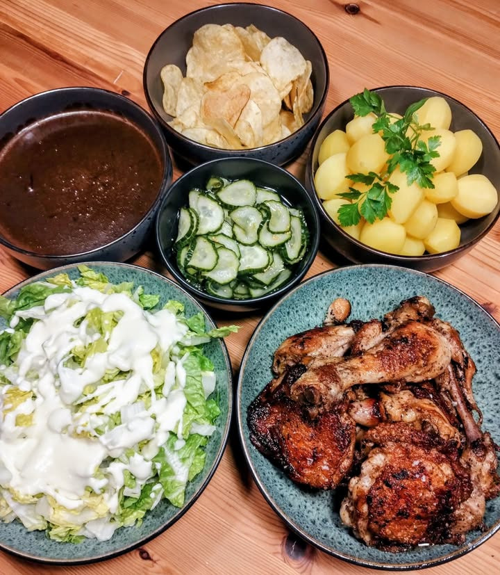 Njordkøkken tilbyder grydestegt kylling og tilbehør som mormor lavede det