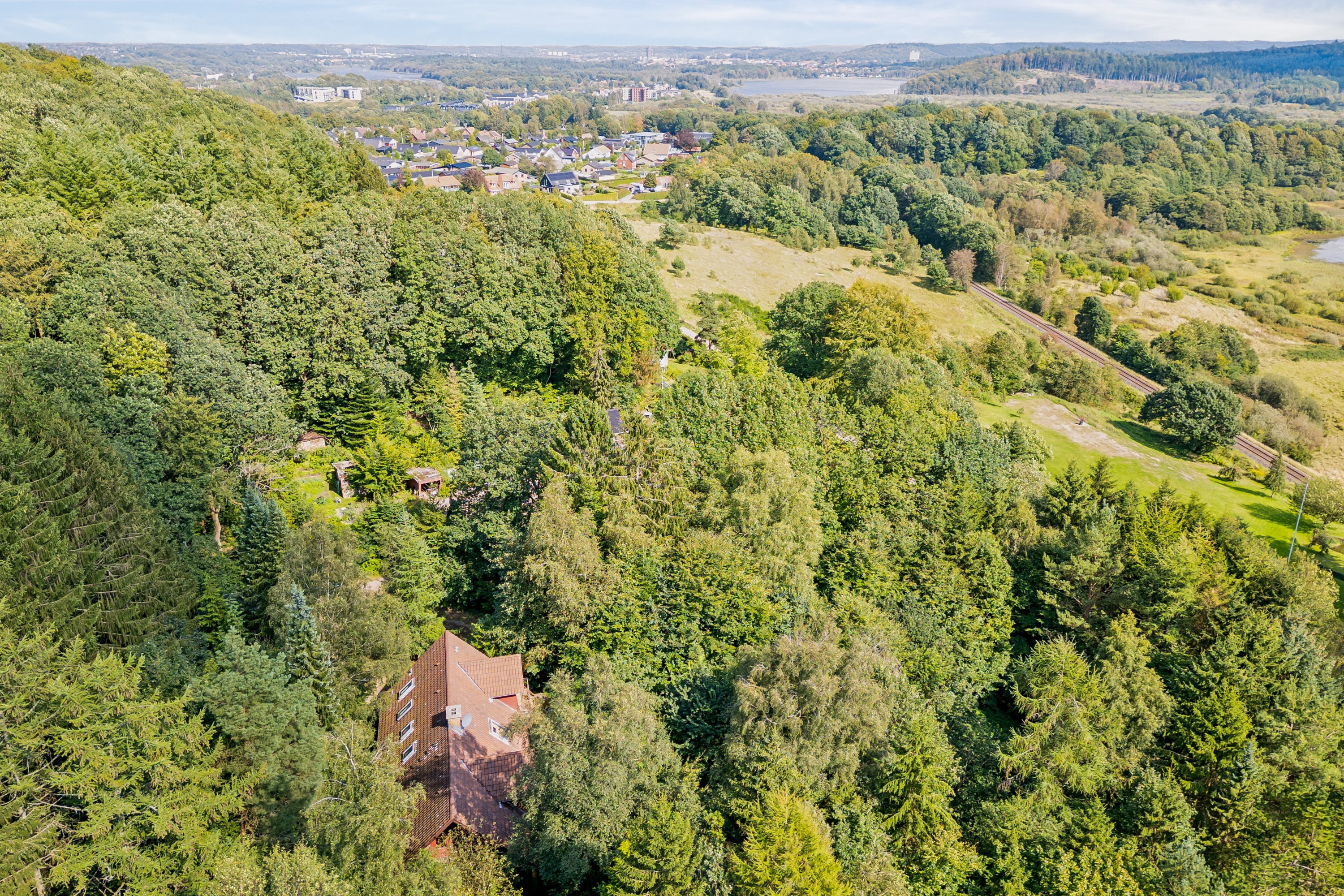 Pust nyt liv i 400 etagemeter fuld af 60’er-charme med unik beliggenhed