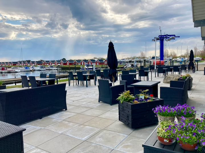 Pennas Restaurant holder sommeråbent på Rønnerhavnen