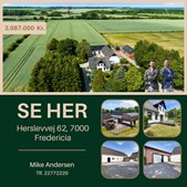Ejendomsmægler Mike Andersen præsenterer landejendom til salg i Fredericia