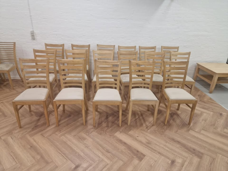 Hovelind Møbler tilbyder populære brugte egetræsstole til salg