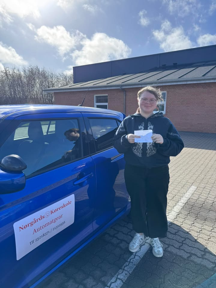 Nørgaards Køreskole ønsker Michelle Larsen tillykke med kørekortet