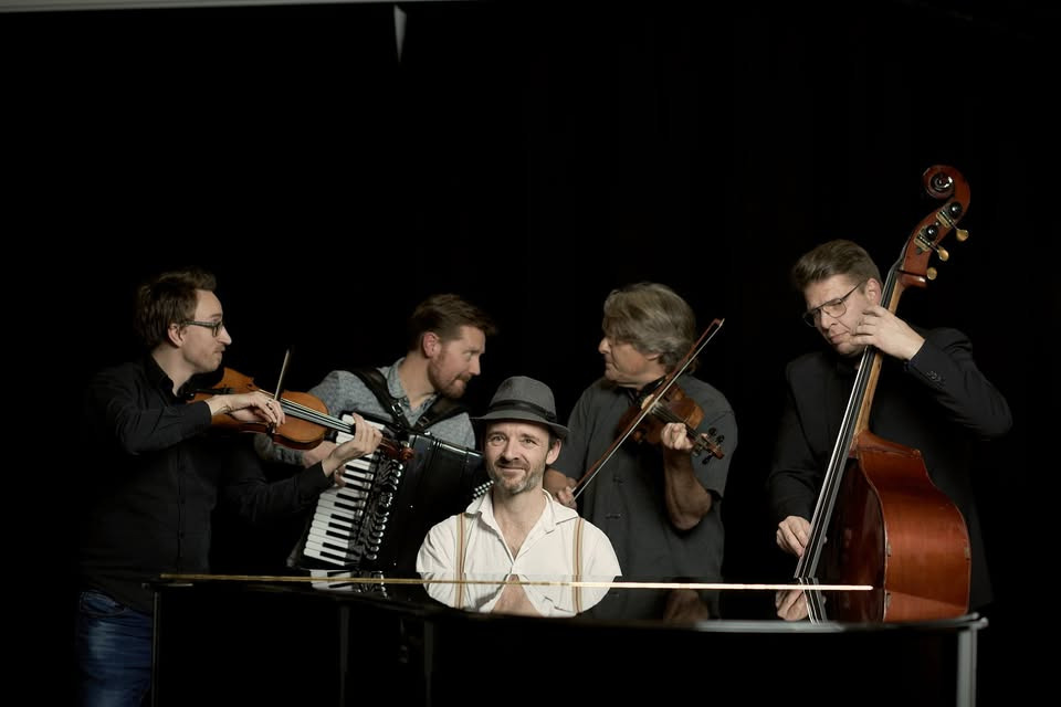 Festlig folkemusikaften med Fionia Folk Brothers i Odense