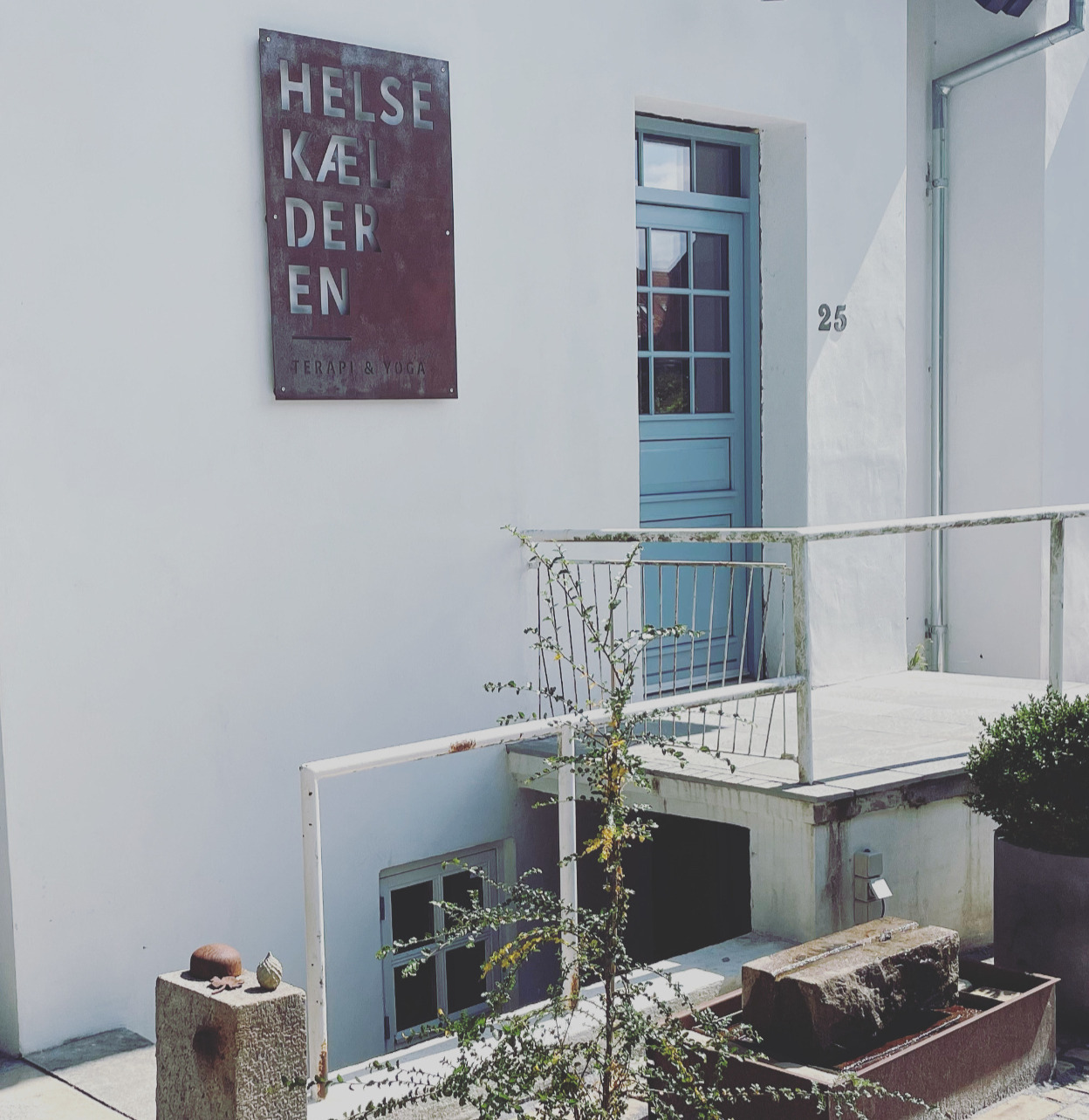 Mere end 23 års erfaring: Lotte har åbnet klinik efter hun fandt kærligheden i Viborg