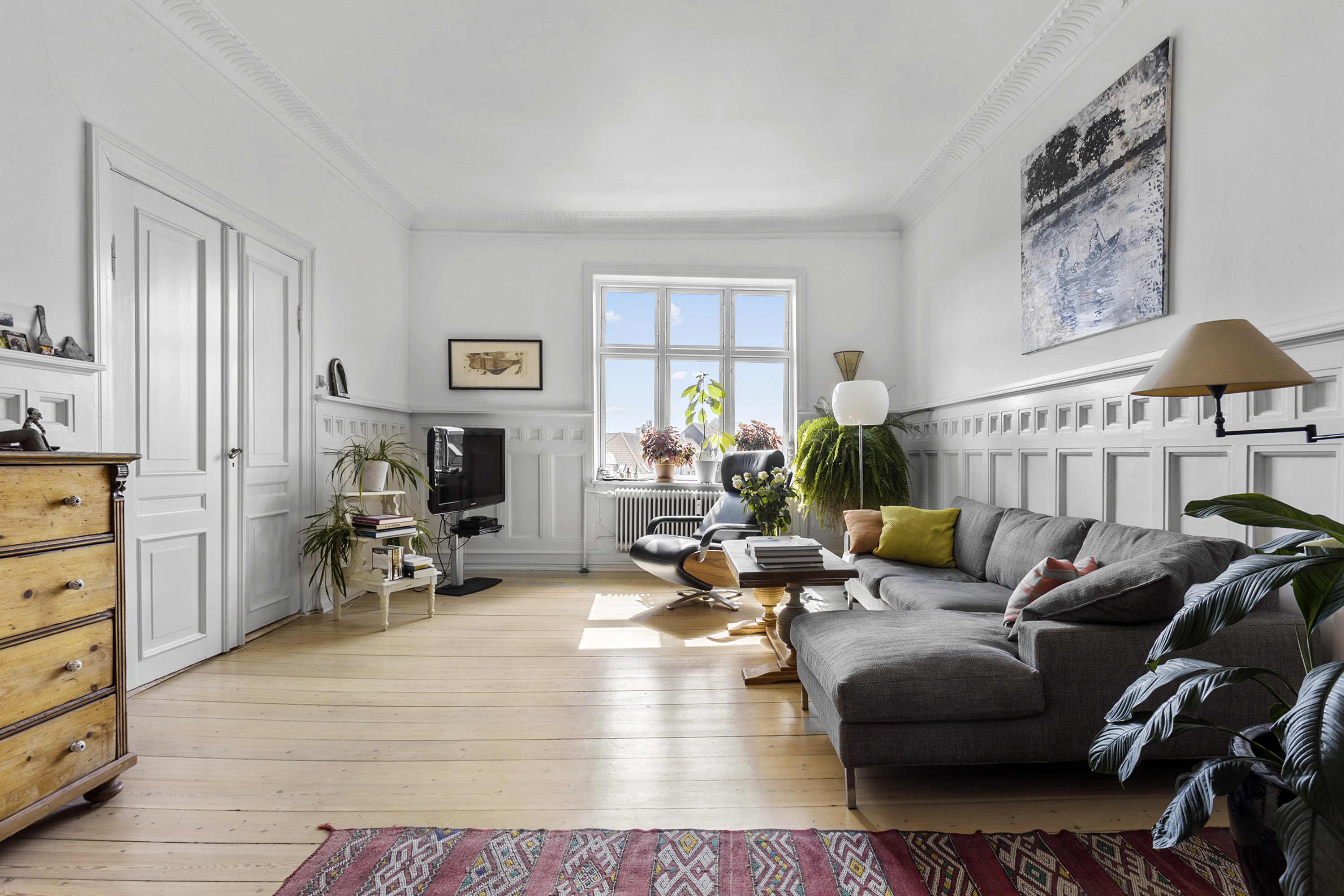 Herskabslejlighed med altan og parkering i hjertet af Aalborg