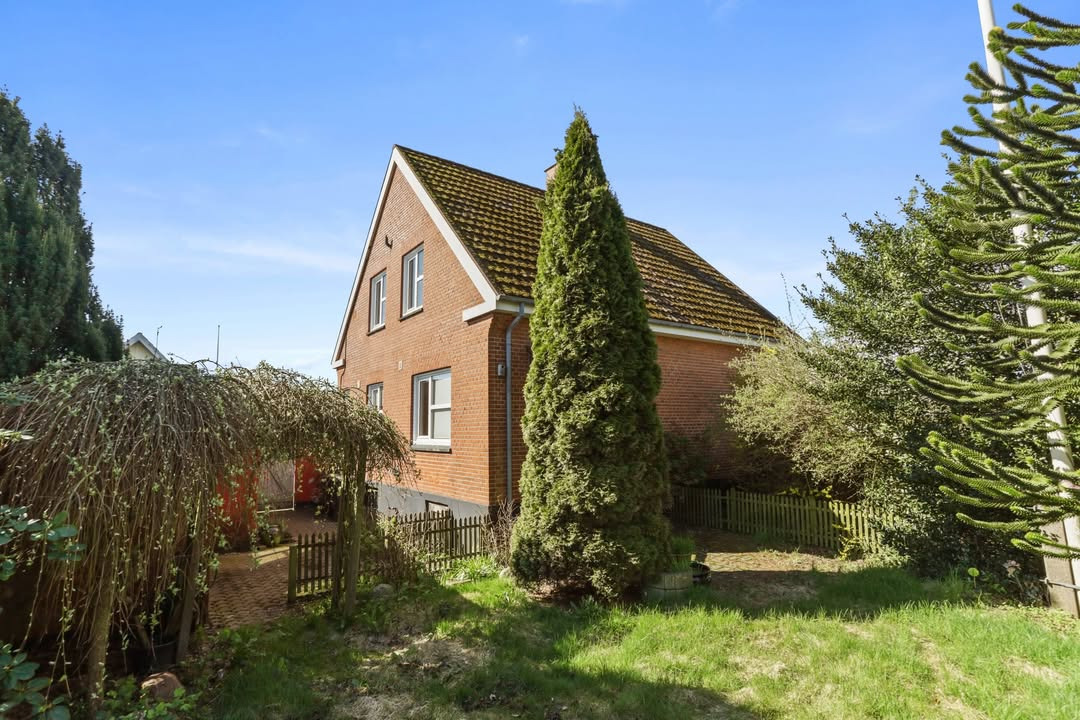 Mæglerhuset Brønderslev sænker prisen på villa i naturskønne Asaa