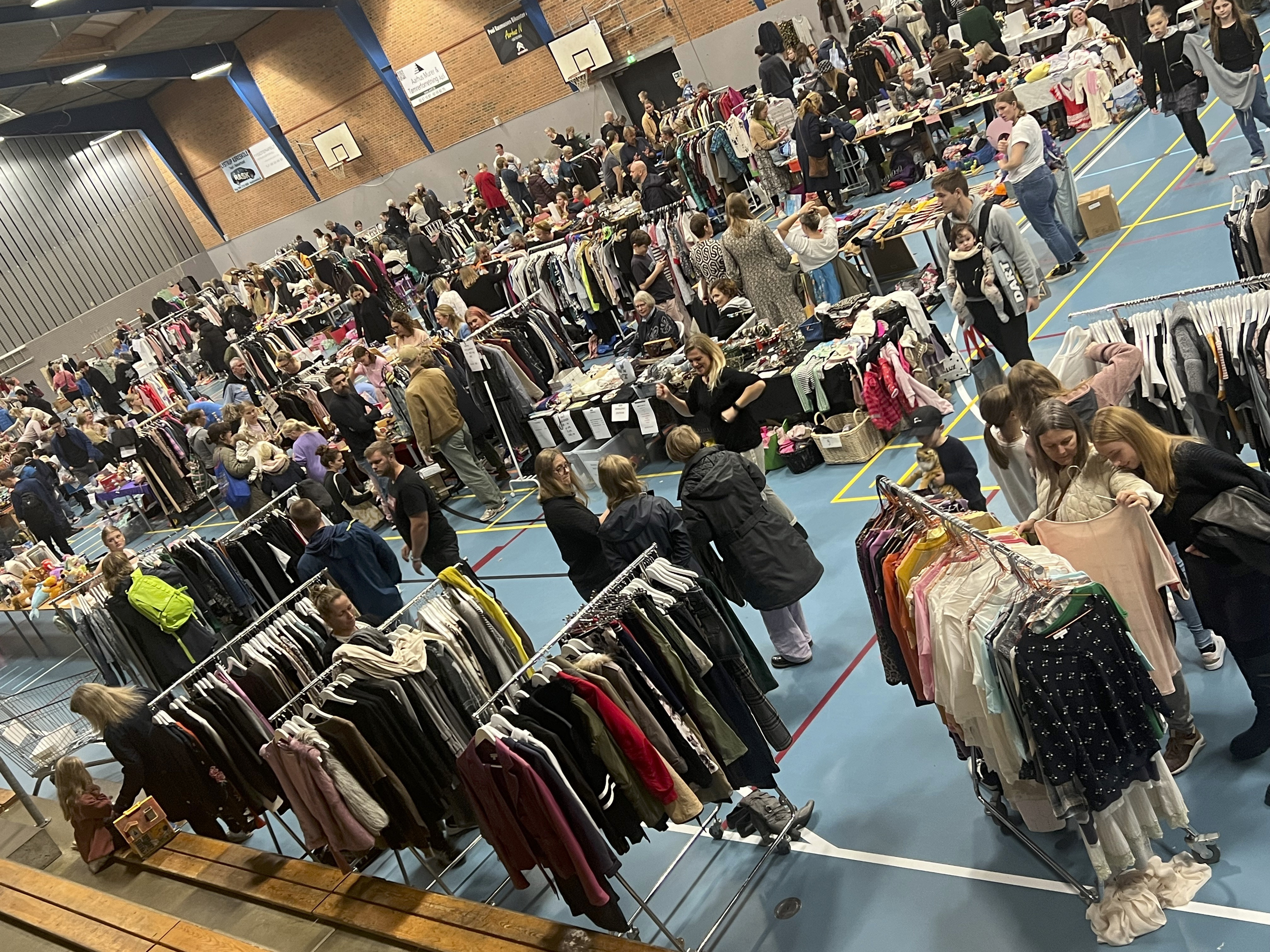 Secondhand marked i Lystrup: En dag fyldt med genbrugsglæde