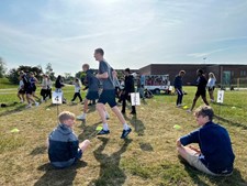 95 elever uddanner sig som atletikdommere til Skole OL