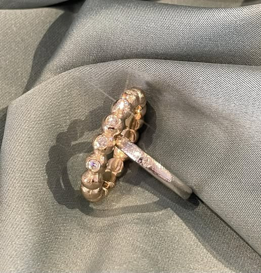 Guldsmed Lütken fejrer 25 års bryllupsdag med unikke håndlavede smykker