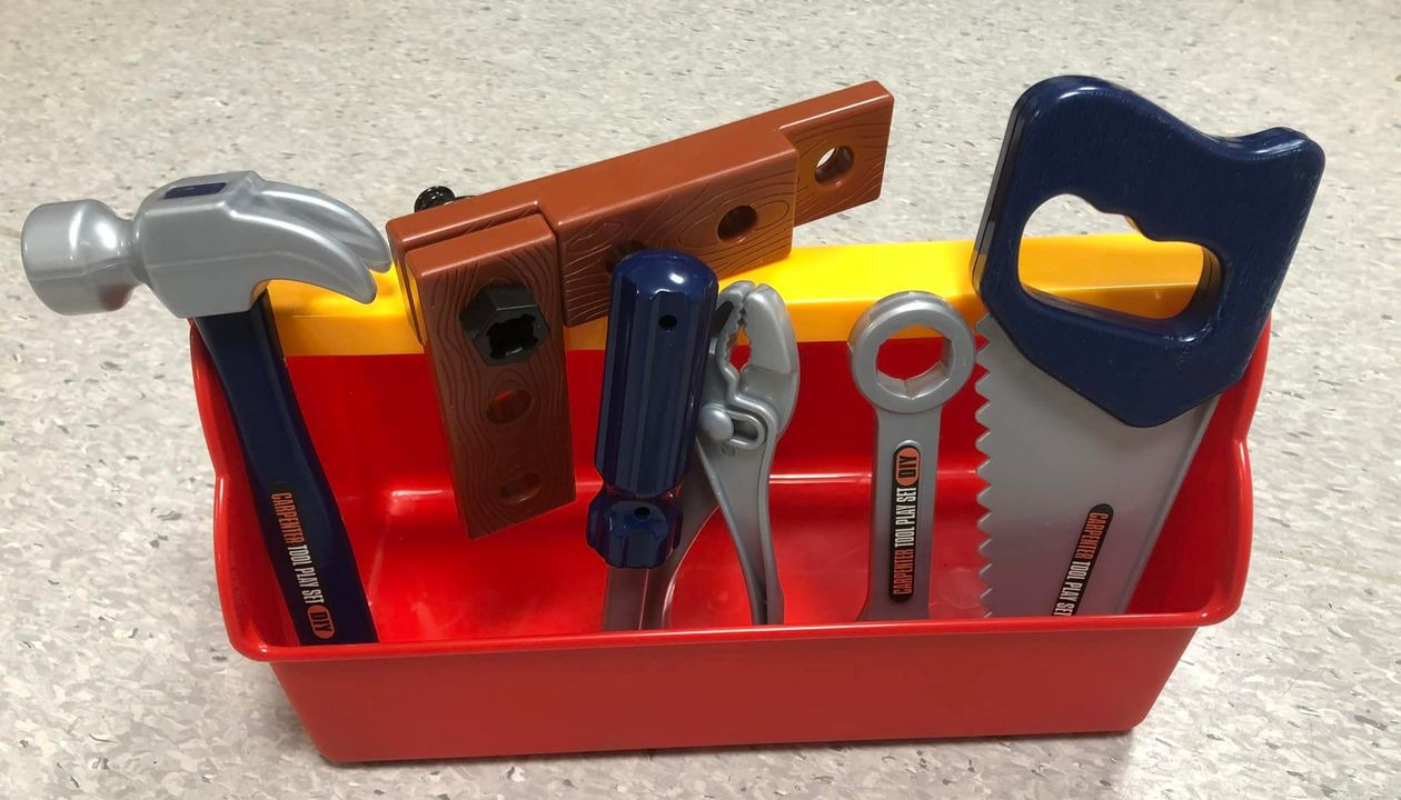 Tilbud på værktøjskasse eller politisæt hos Min Købmand Øster Bjerregrav: Kun 69 kr. pr. sæt