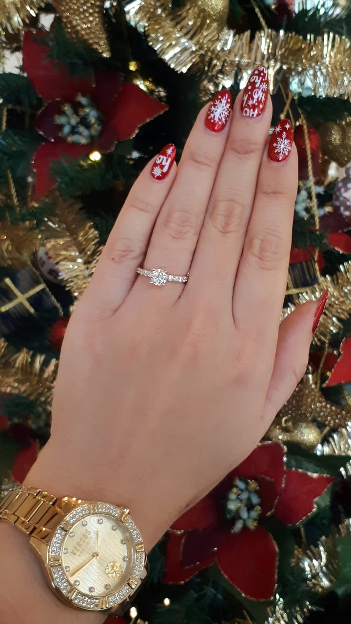 Helga Winther præsenterer årets julegaveidé: Solitair-ring i guld