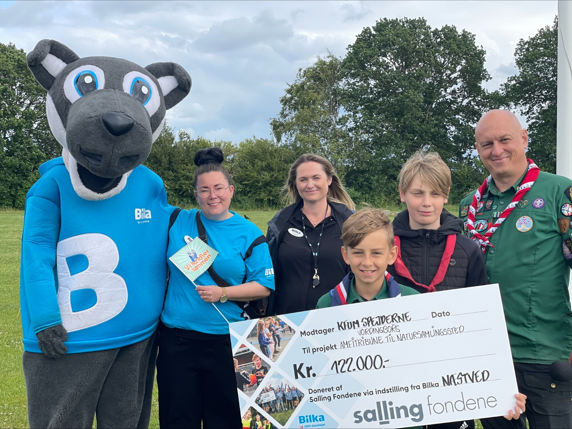 Ny amfi-tribune på vej til spejderne i Vordingborg: Bilka Næstved overrækker 122.000 kr. fra Salling Fondene 