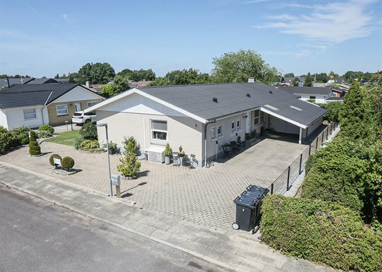 Dragshøjvej 5 og 1 anden boliger er kommet til salg denne uge i Løgstrup - se boligerne her.