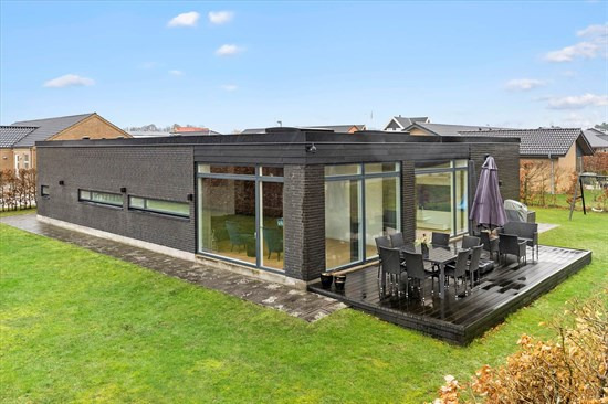 Pris sat ned med 200.000 kr. på Møddebro Parkvej 38