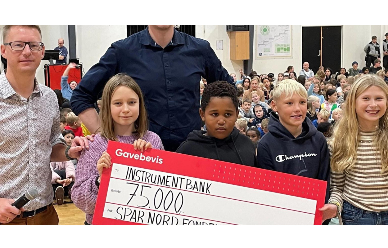 Herning Kommune modtager check på 75.000 kroner til ny instrumentbank