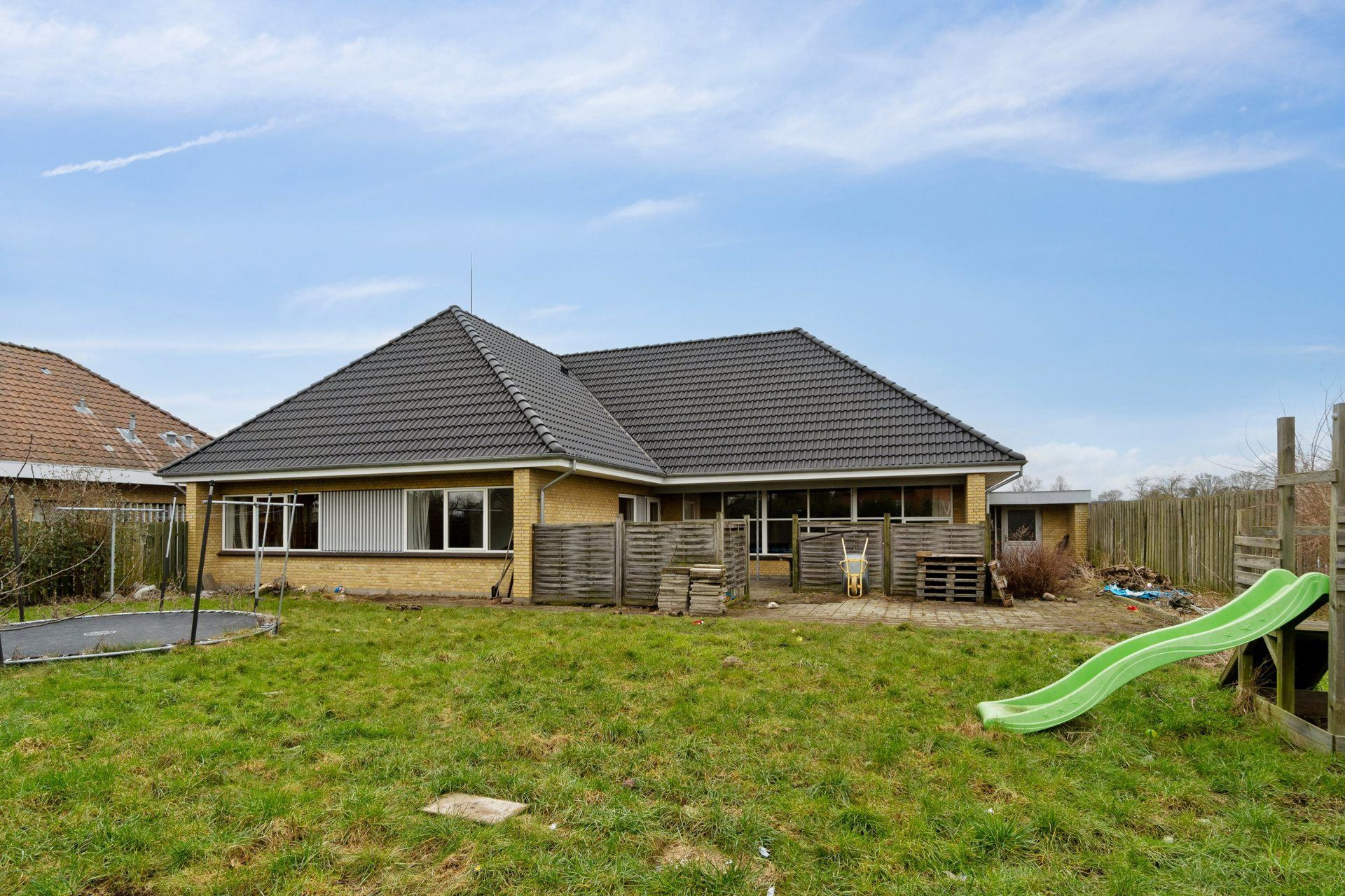 Eksklusiv bolig for 1.675.000 kr er netop kommet til salg i Vemmelev - Se den og de dyreste boliger her