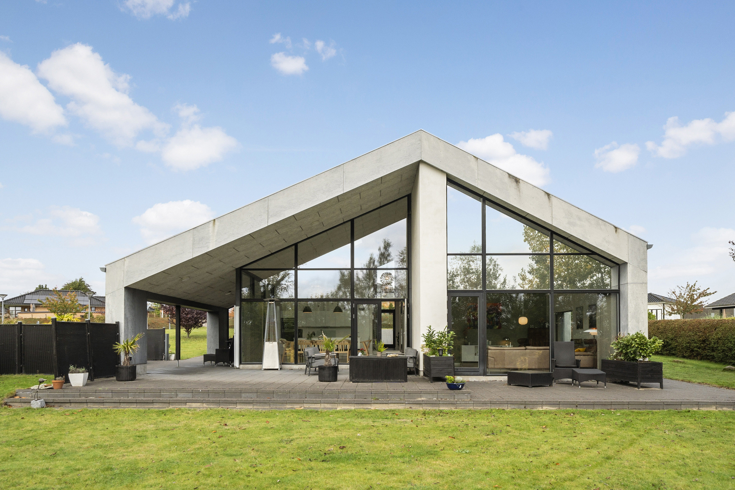 Luksusbolig netop kommet til salg i Ullerslev: Se hvad du skal smide for Ullerslevs dyreste adresser her