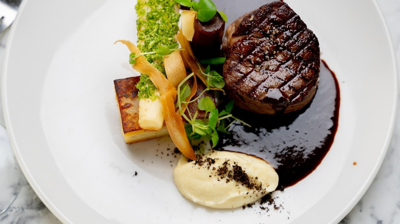 Mellows Nytårsmenu 2025 – En afslutning på året, der skal mærkes helt ind i sjælen