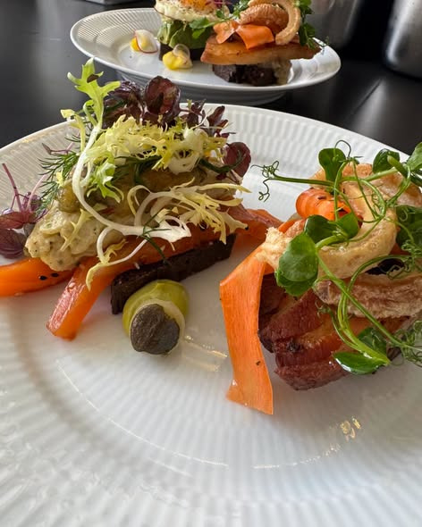 Østergade 1 tilbyder smørrebrød til frokost fra 100 kr.