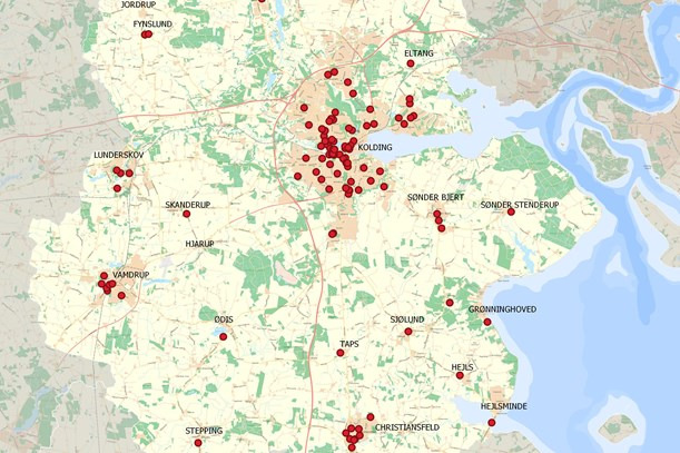 Hundredvis af nye opladerstik ved kommunale bygninger sikrer el-bilister bedre lademuligheder
