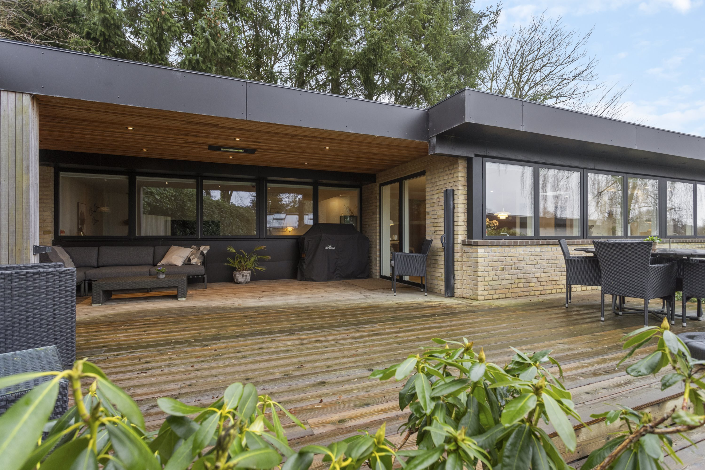 Totalrenoveret villa med orangeri i det naturskønne Svanelundskvarter i Hjørring